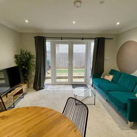 Stylish Modern Two Bedroom Apartment With Garden 카디프 외부 사진
