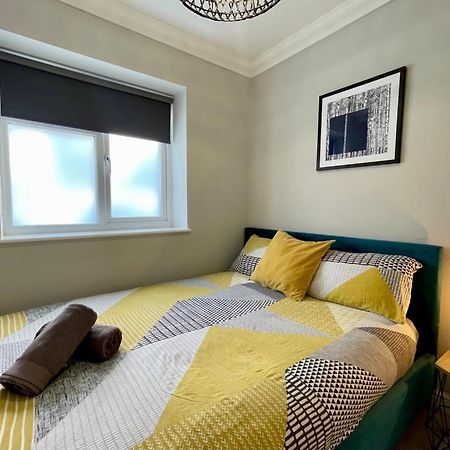 Stylish Modern Two Bedroom Apartment With Garden 카디프 외부 사진